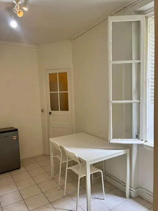 Séjour chez l'habitant Apartment In Montmartre, Paris, Near Sacre-Coeur Read Host Profile For Booking