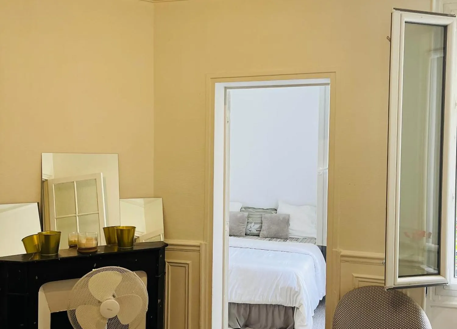 Séjour chez l'habitant Apartment In Montmartre, Paris, Near Sacre-Coeur Read Host Profile For Booking